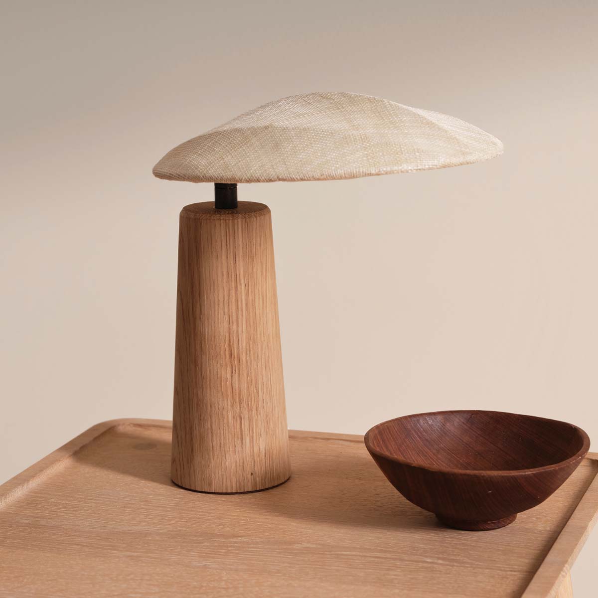 Lámpara de mesa de madera de pétalos